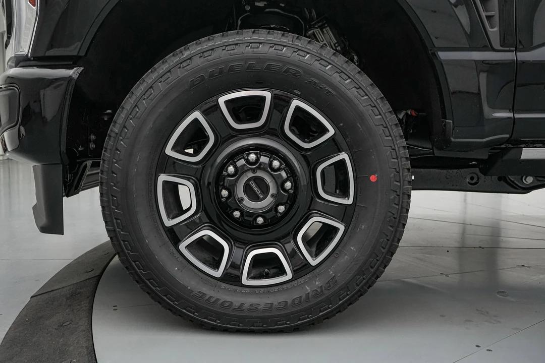 2026 Ford Super Duty 5th Gen - Image 13 of 31