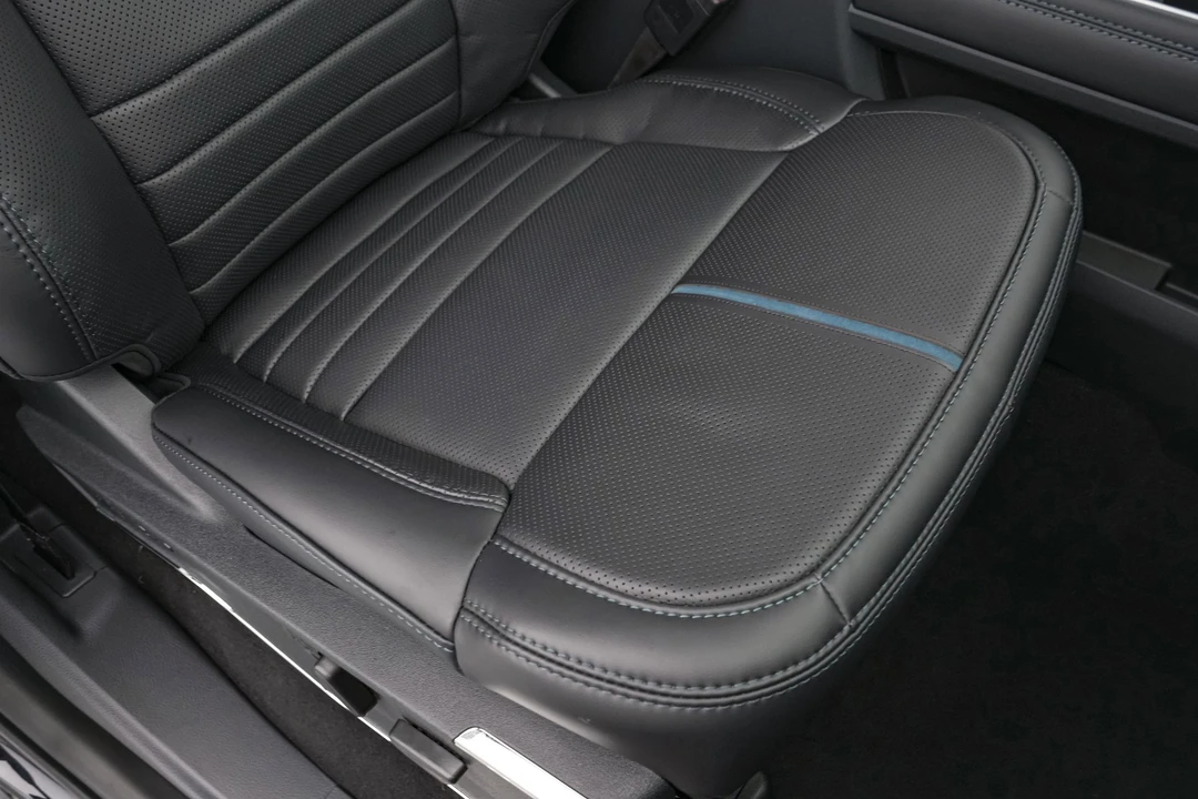 2026 Ford Super Duty 5th Gen - Image 28 of 31