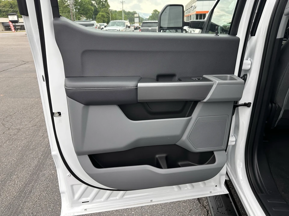 2026 Ford Super Duty 5th Gen - Image 12 of 30