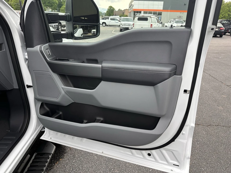 2026 Ford Super Duty 5th Gen - Image 14 of 30