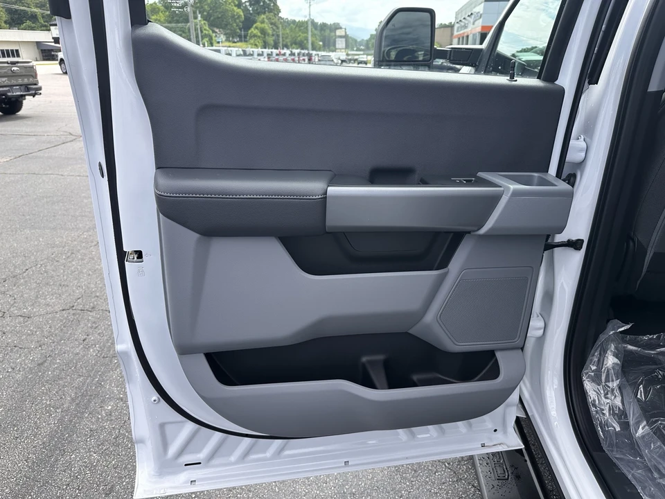 2026 Ford Super Duty 5th Gen - Image 13 of 29