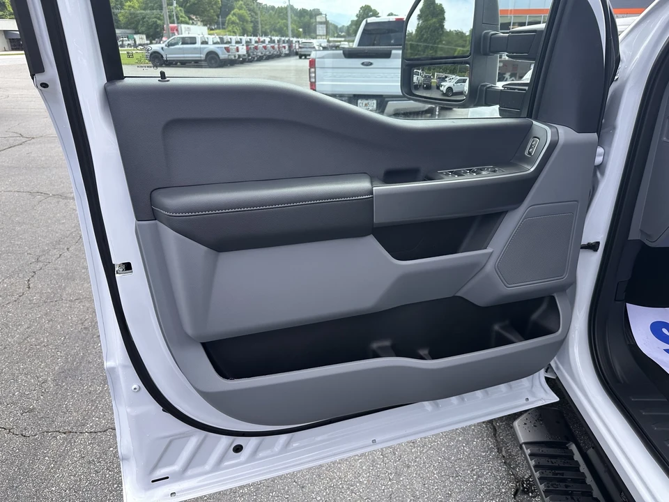 2026 Ford Super Duty 5th Gen - Image 12 of 29