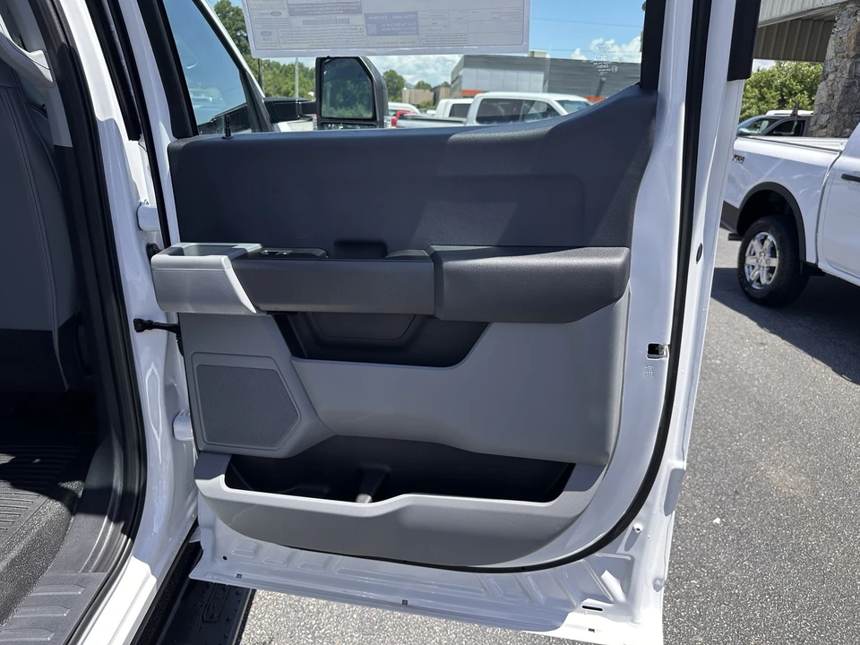 2026 Ford Super Duty 5th Gen - Image 16 of 31