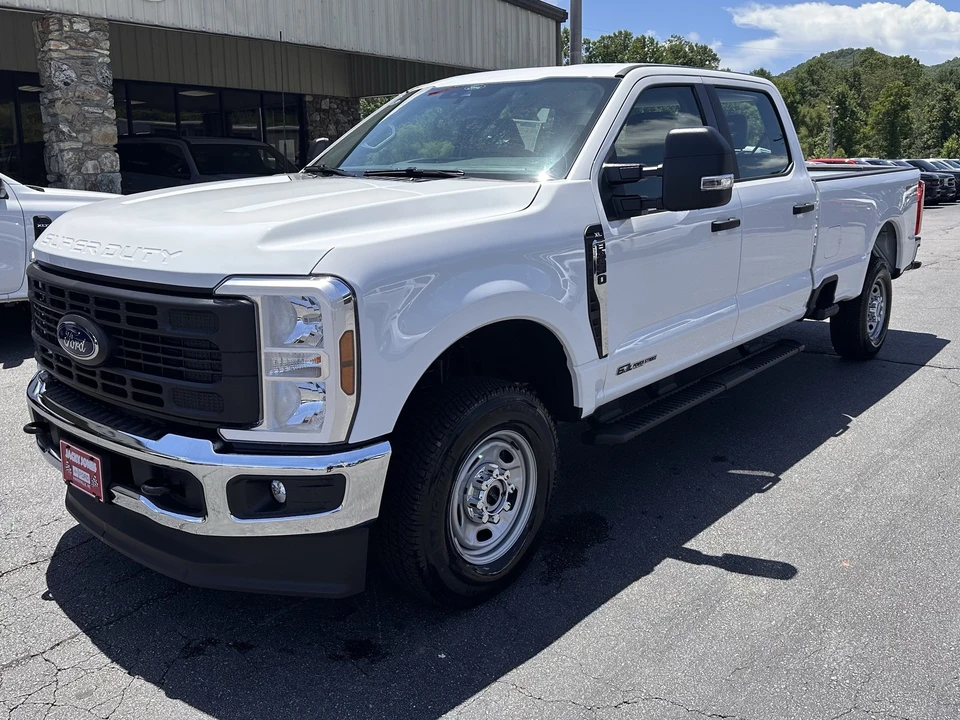 2026 Ford Super Duty 5th Gen - Image 2 of 31