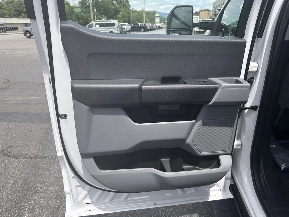 2026 Ford Super Duty 5th Gen - Image 12 of 30