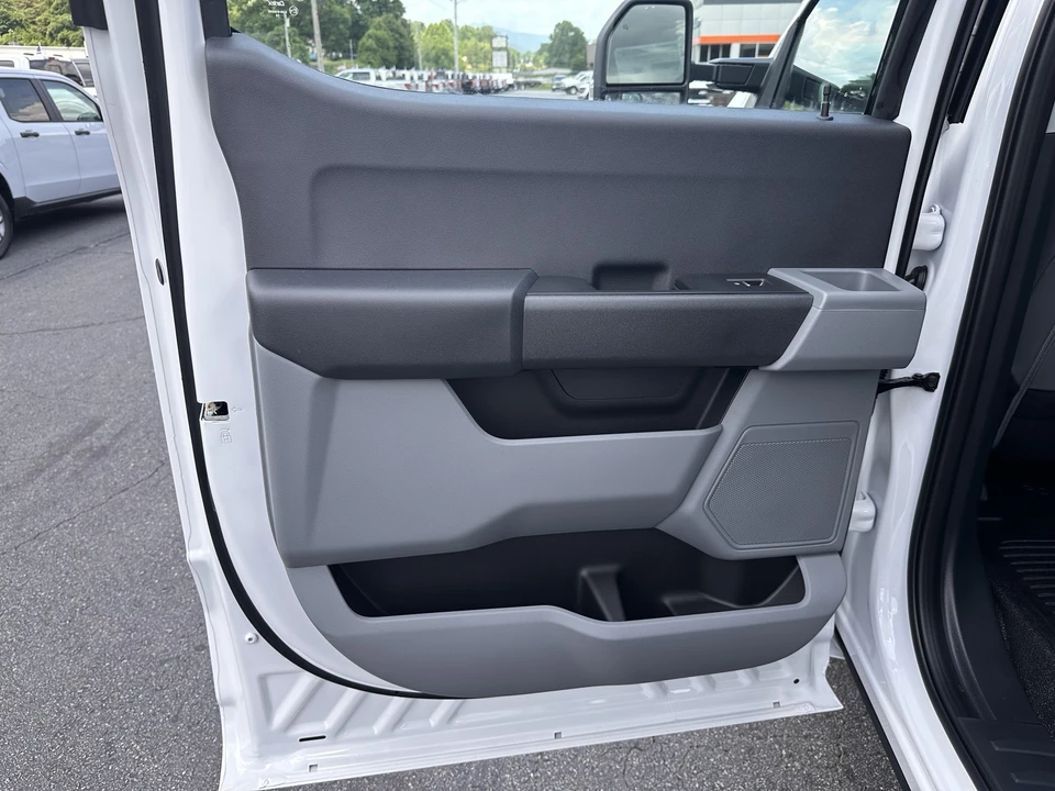 2026 Ford Super Duty 5th Gen - Image 13 of 30