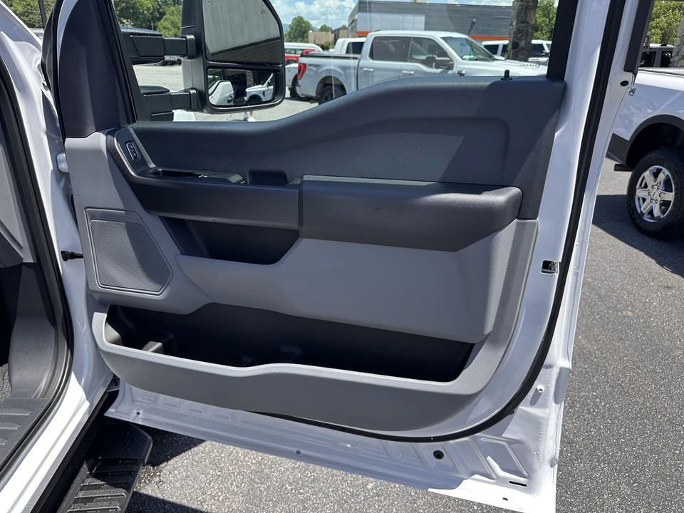 2026 Ford Super Duty 5th Gen - Image 14 of 31