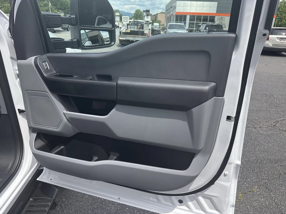 2026 Ford Super Duty 5th Gen - Image 14 of 30