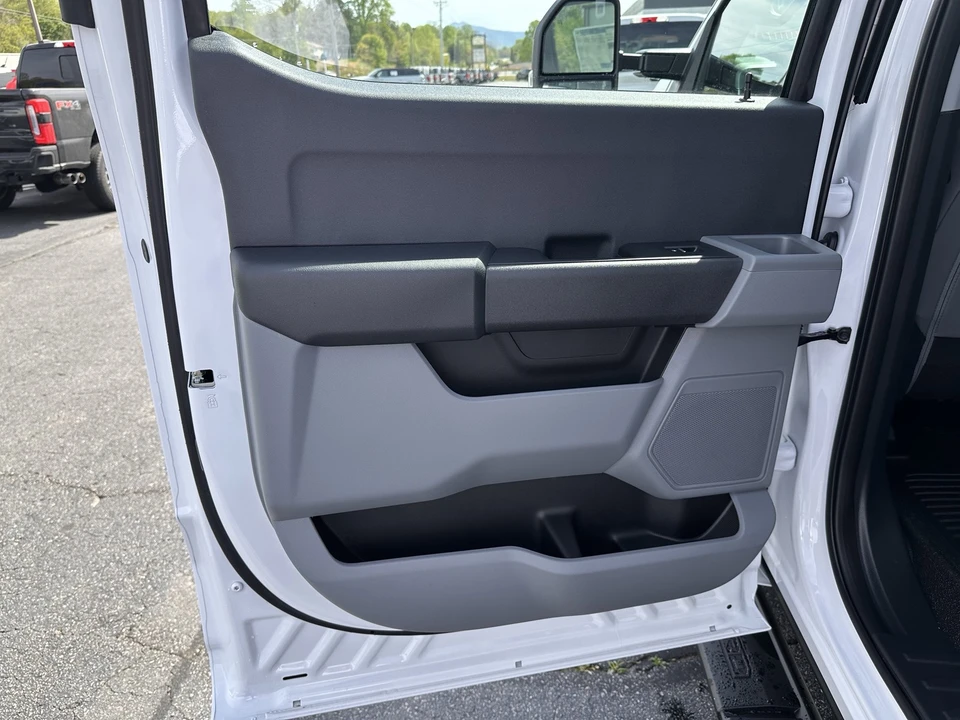 2026 Ford Super Duty 5th Gen - Image 12 of 31