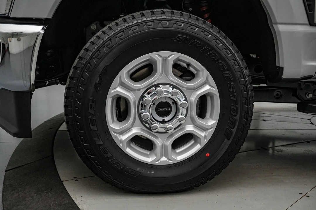 2026 Ford Super Duty 5th Gen - Image 14 of 28