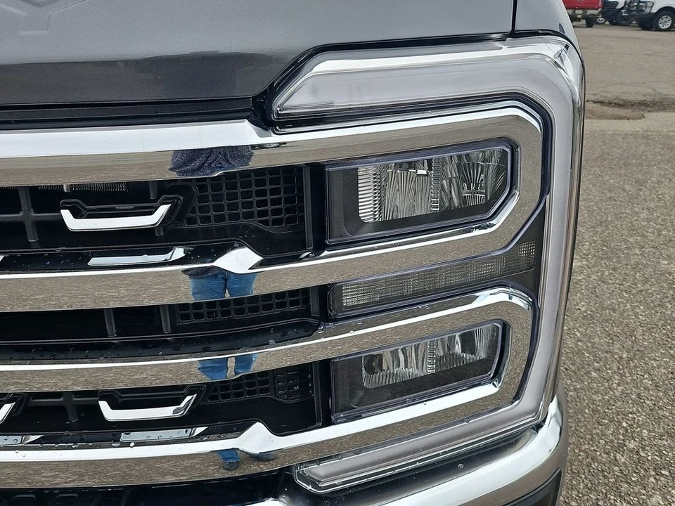2026 Ford Super Duty 5th Gen - Image 18 of 21