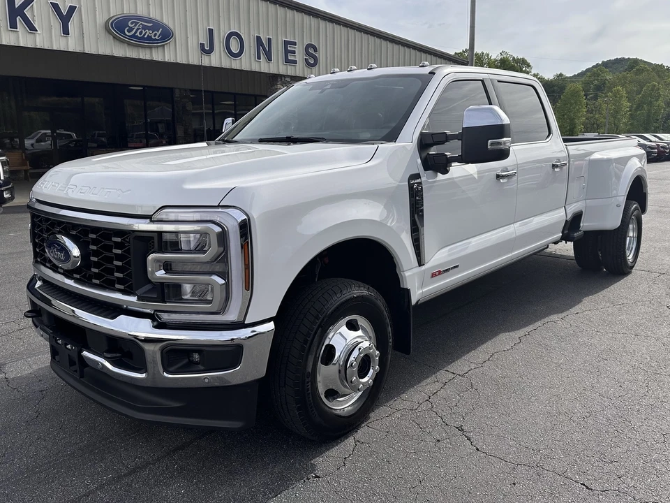 2026 Ford Super Duty 5th Gen - Image 2 of 31