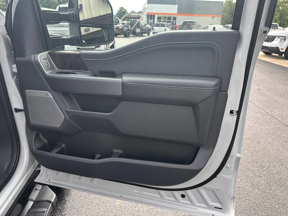 2026 Ford Super Duty 5th Gen - Image 14 of 31