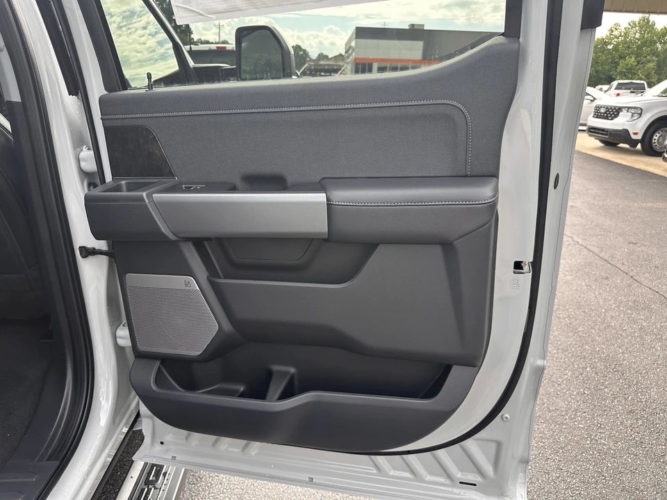 2026 Ford Super Duty 5th Gen - Image 16 of 31