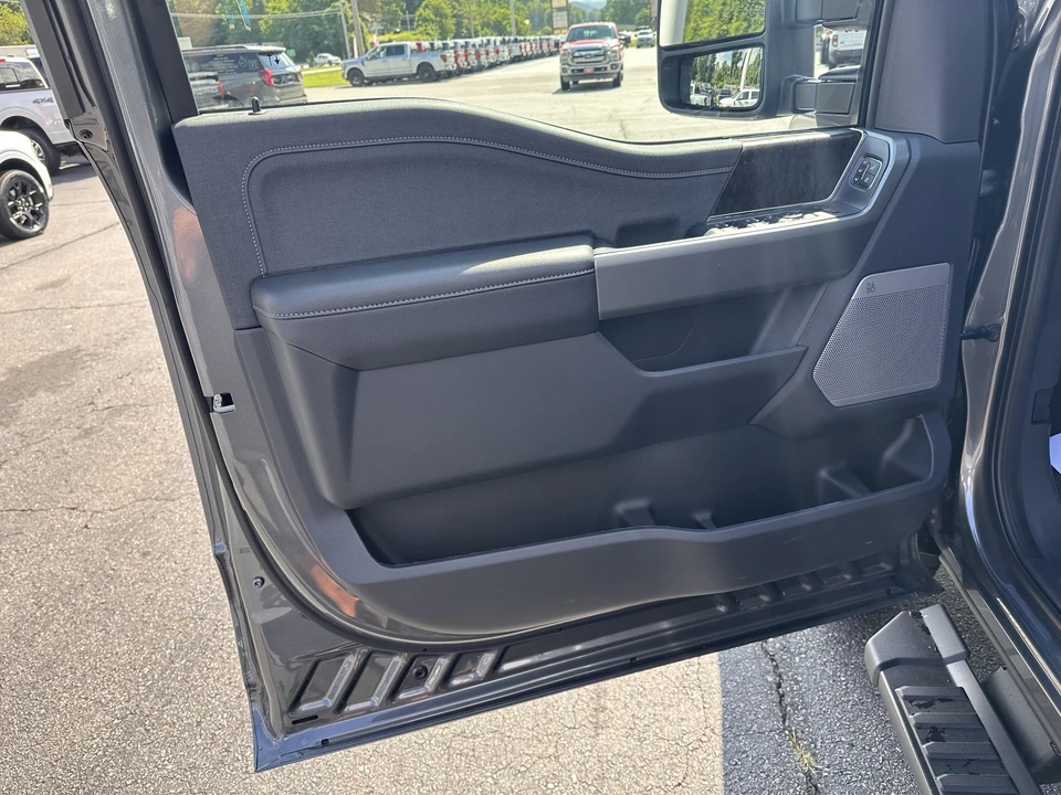 2026 Ford Super Duty 5th Gen - Image 11 of 31
