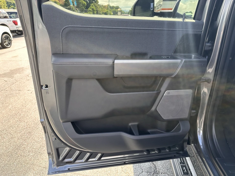 2026 Ford Super Duty 5th Gen - Image 13 of 31