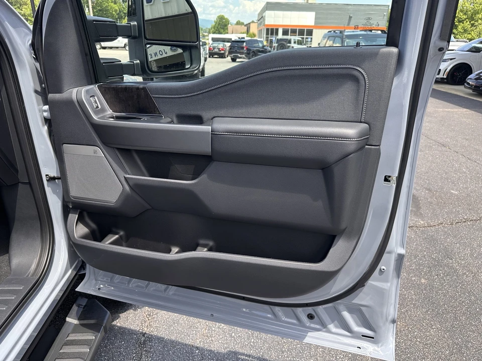 2026 Ford Super Duty 5th Gen - Image 14 of 31