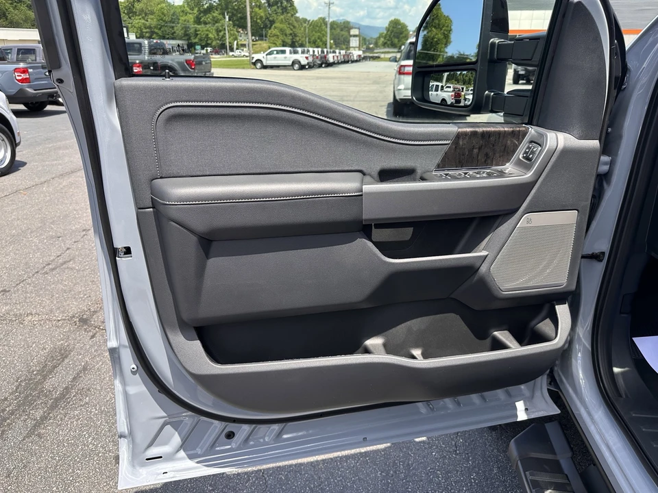 2026 Ford Super Duty 5th Gen - Image 10 of 31