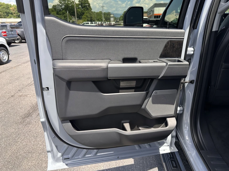 2026 Ford Super Duty 5th Gen - Image 12 of 31