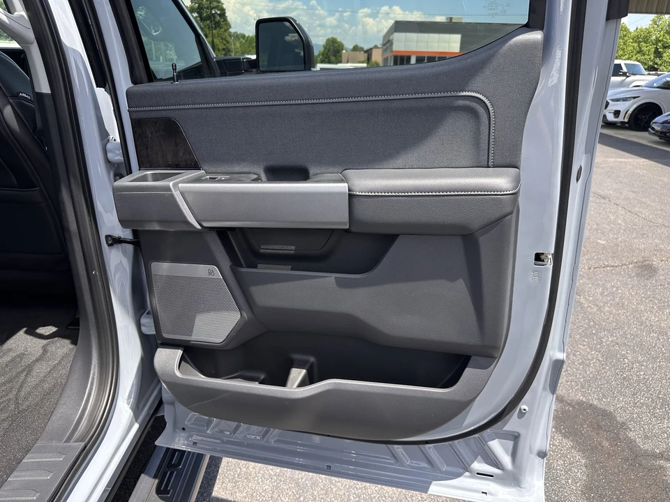 2026 Ford Super Duty 5th Gen - Image 16 of 31