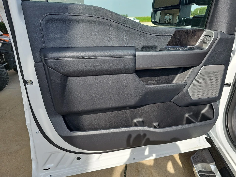 2026 Ford Super Duty 5th Gen - Image 23 of 30