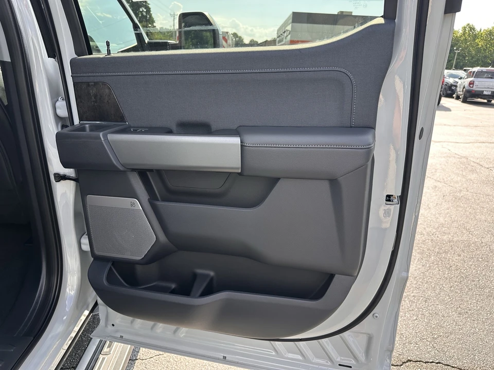 2026 Ford Super Duty 5th Gen - Image 16 of 31