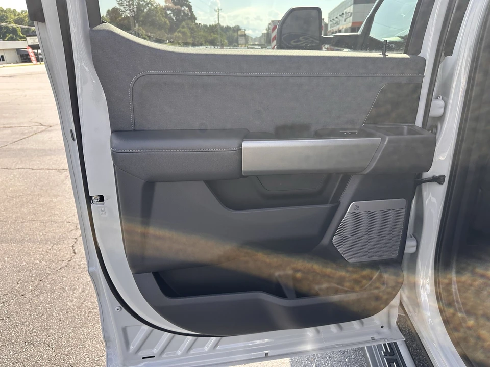 2026 Ford Super Duty 5th Gen - Image 12 of 31