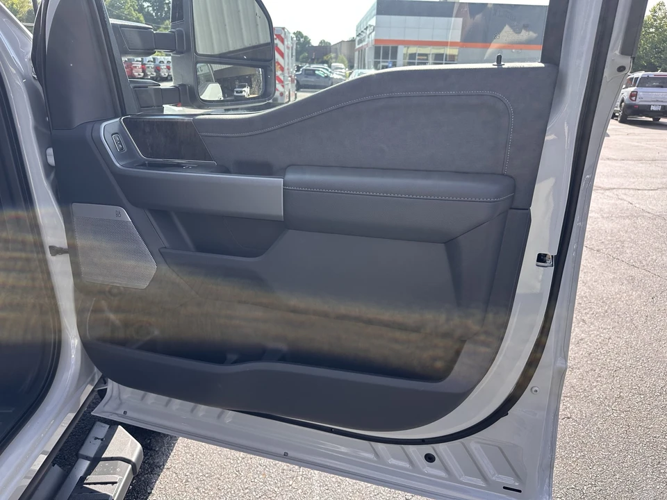 2026 Ford Super Duty 5th Gen - Image 14 of 31