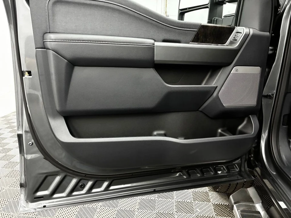 2026 Ford Super Duty 5th Gen - Image 13 of 21