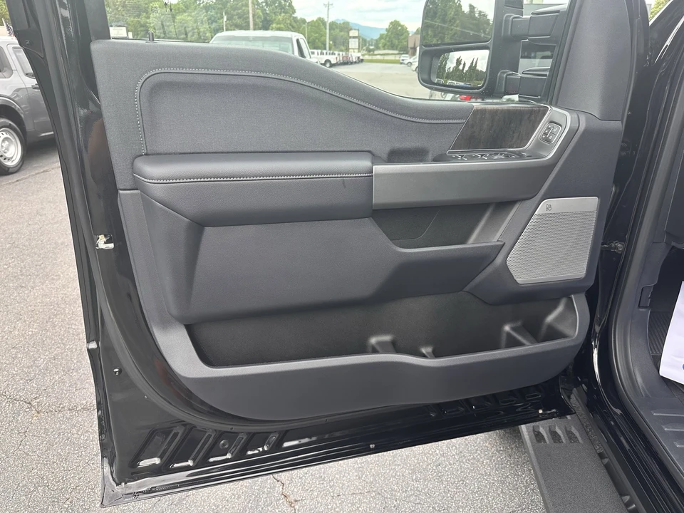 2026 Ford Super Duty 5th Gen - Image 9 of 31