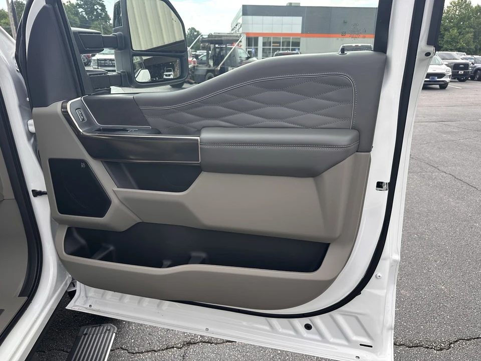 2026 Ford Super Duty 5th Gen - Image 15 of 31