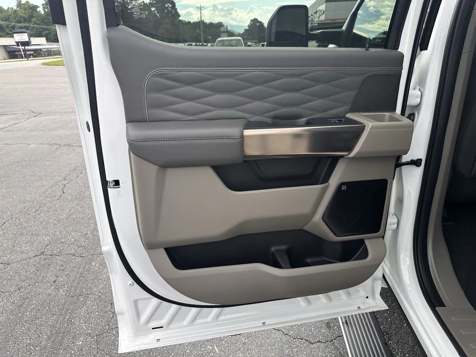 2026 Ford Super Duty 5th Gen - Image 13 of 31
