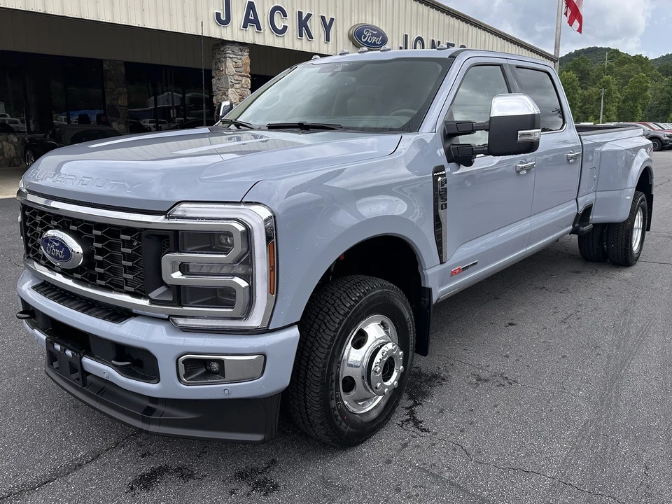 2026 Ford Super Duty 5th Gen - Image 2 of 31