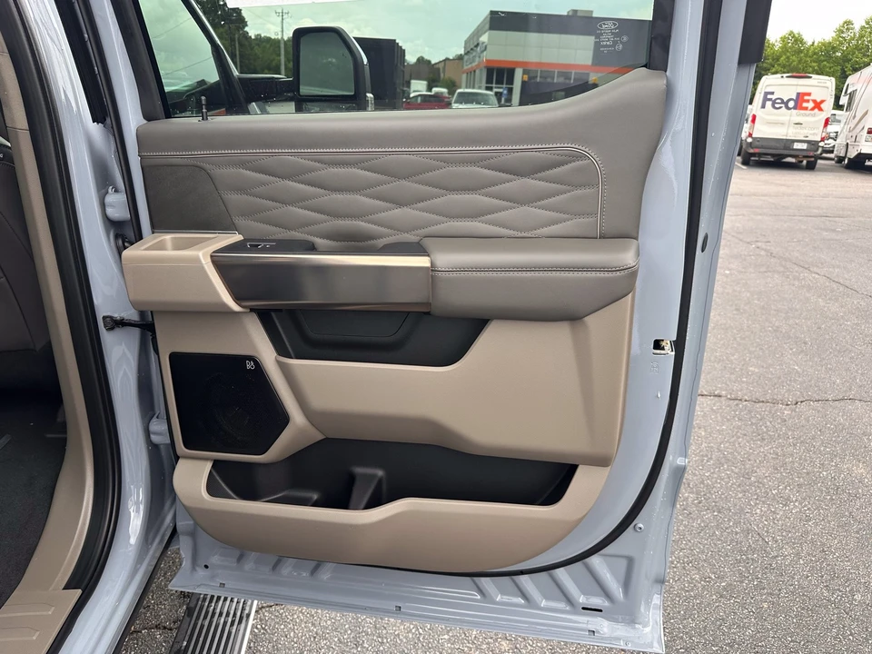 2026 Ford Super Duty 5th Gen - Image 18 of 31