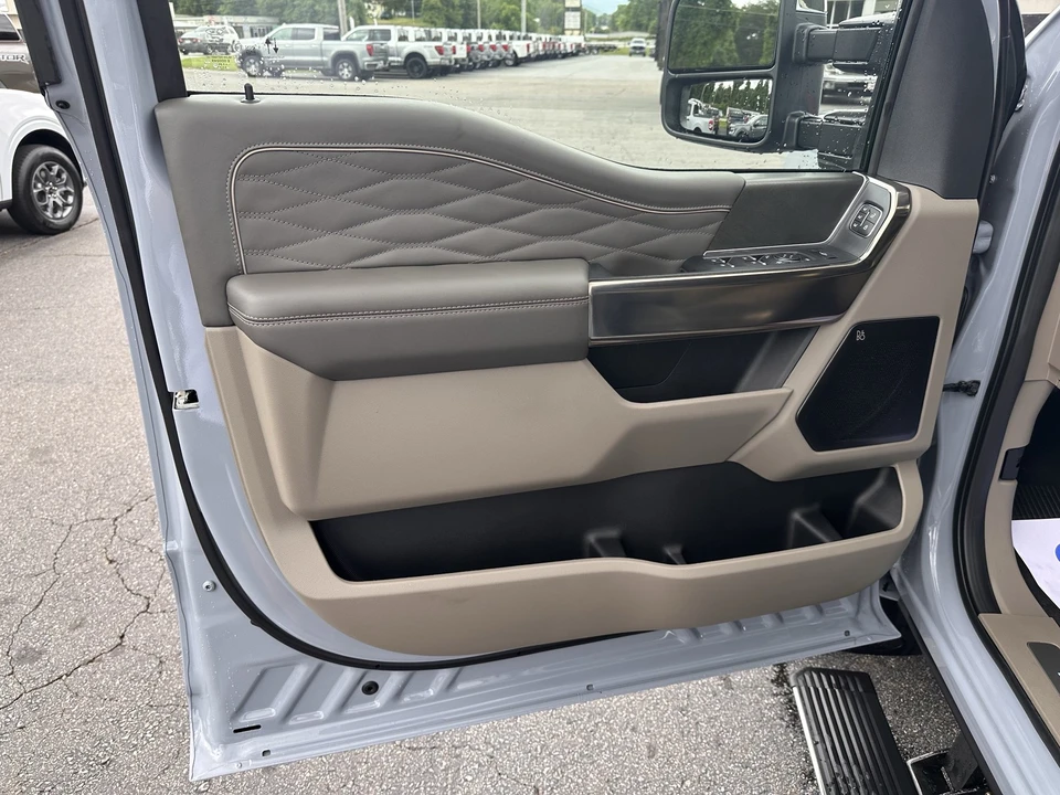 2026 Ford Super Duty 5th Gen - Image 10 of 31