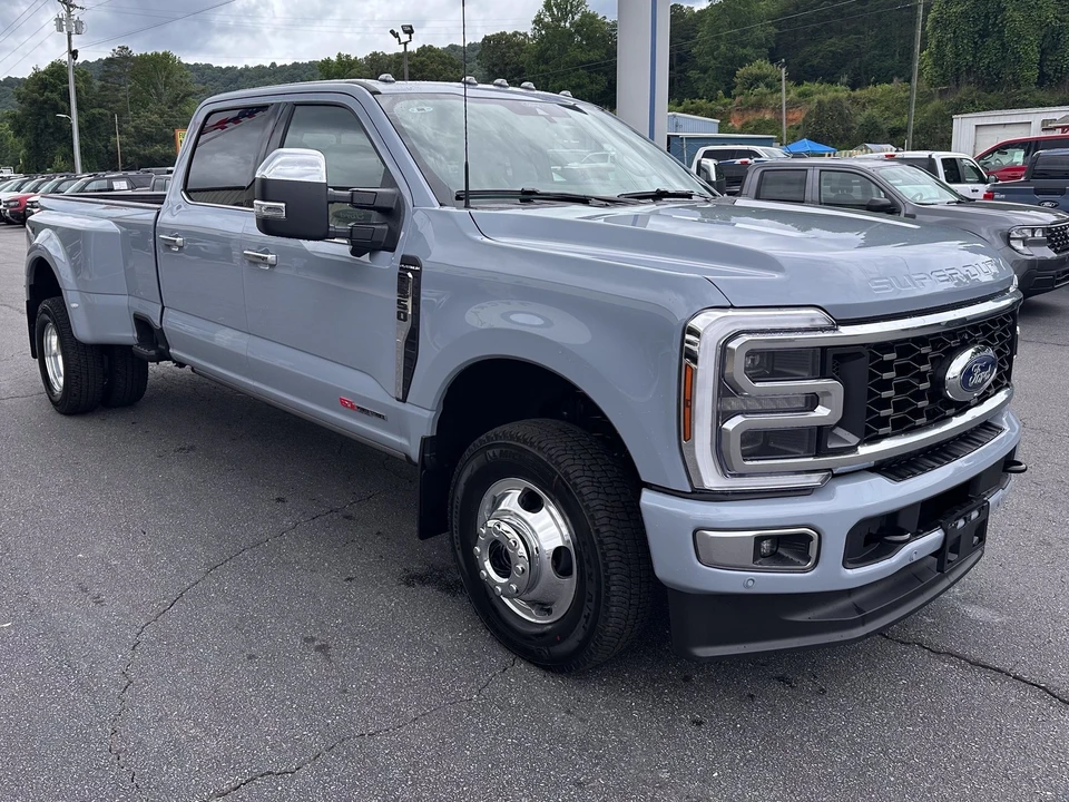 2026 Ford Super Duty 5th Gen - Image 4 of 31