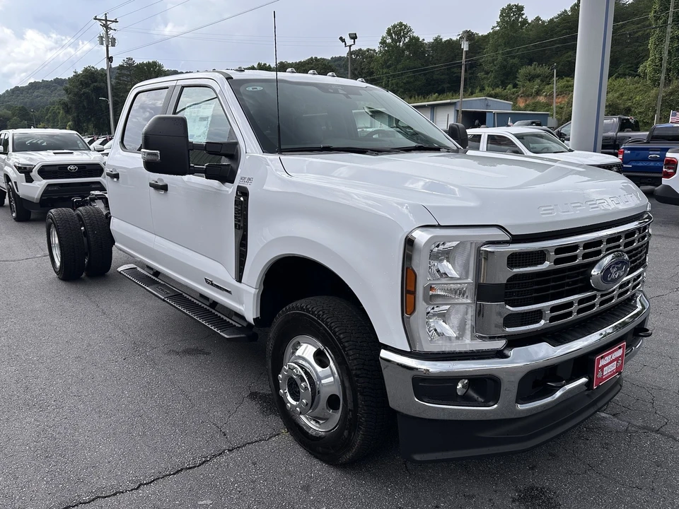 2026 Ford Super Duty 5th Gen - Image 4 of 26