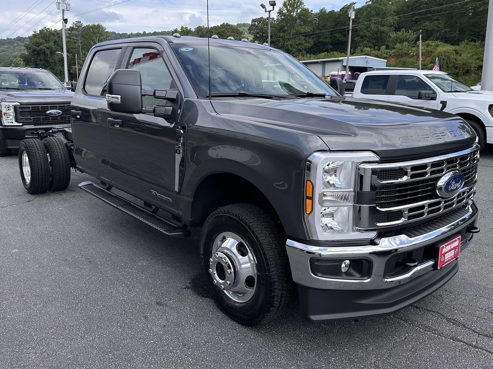 2026 Ford Super Duty 5th Gen - Image 4 of 26