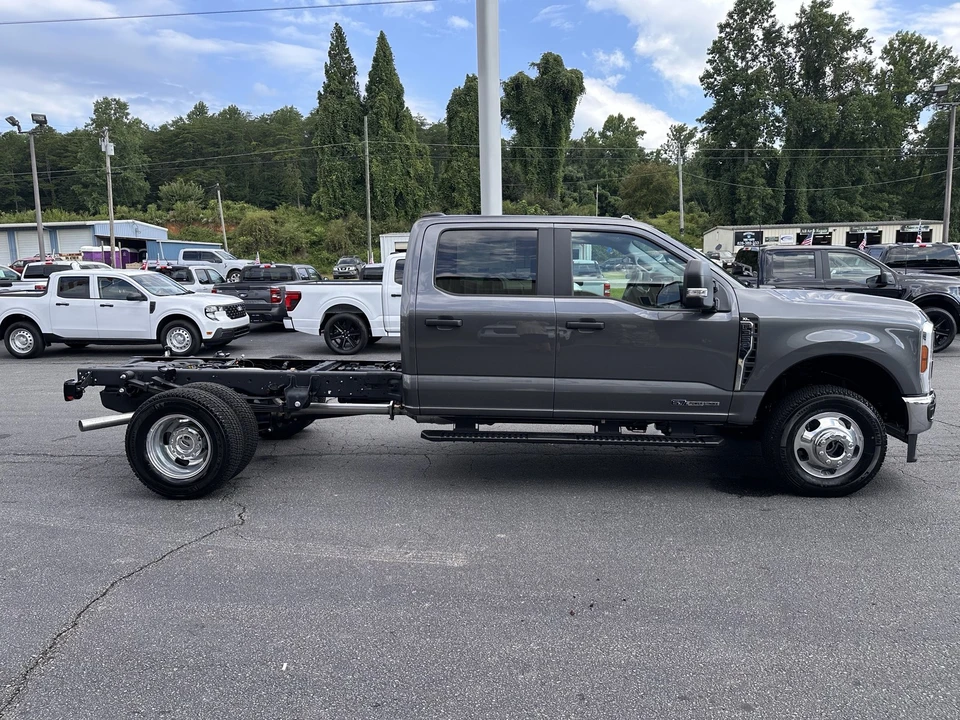 2026 Ford Super Duty 5th Gen - Image 5 of 26