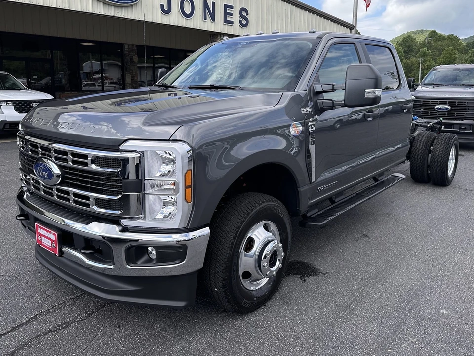 2026 Ford Super Duty 5th Gen - Image 2 of 26