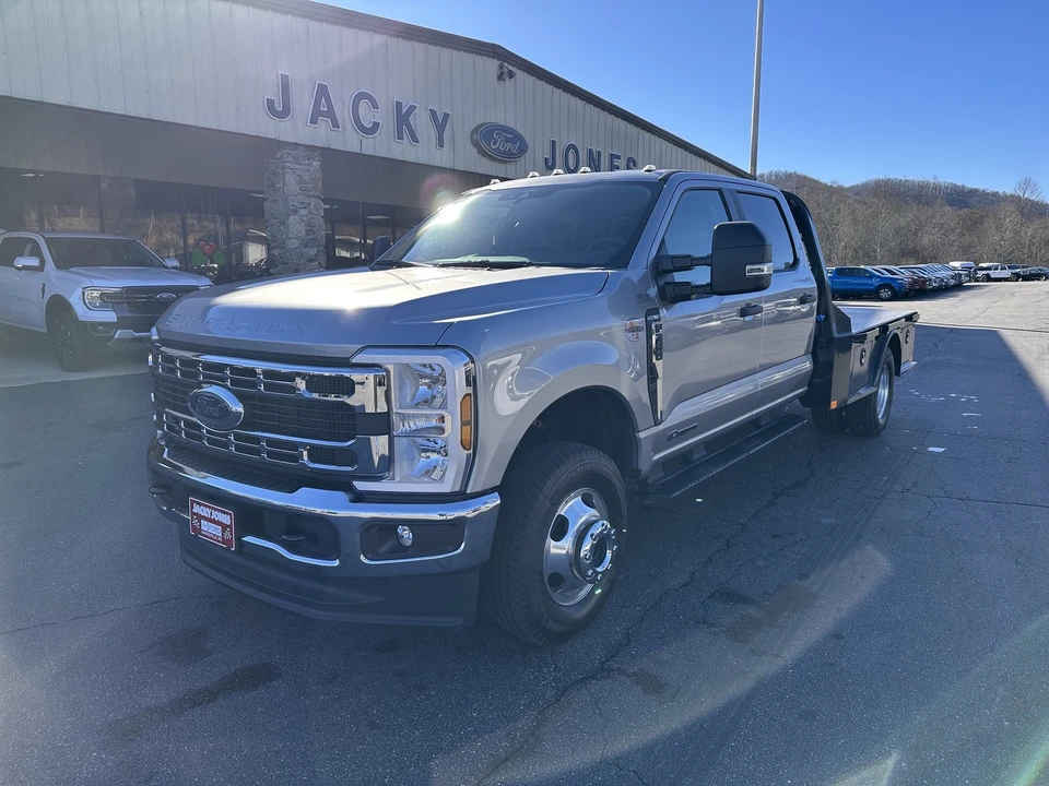 2026 Ford Super Duty 5th Gen - Image 2 of 27