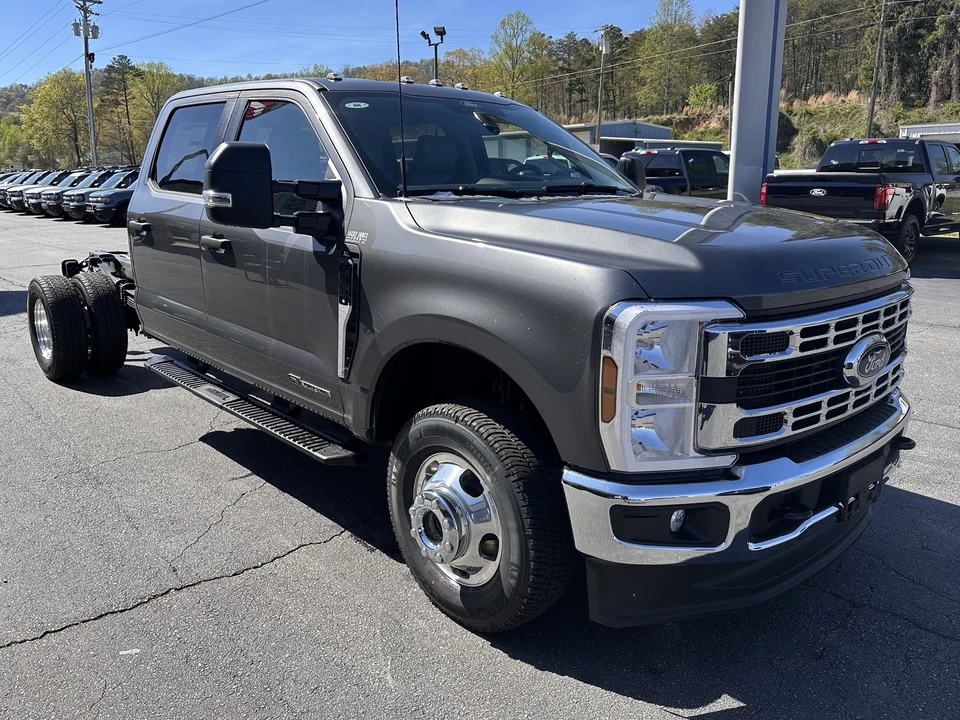 2026 Ford Super Duty 5th Gen - Image 4 of 28