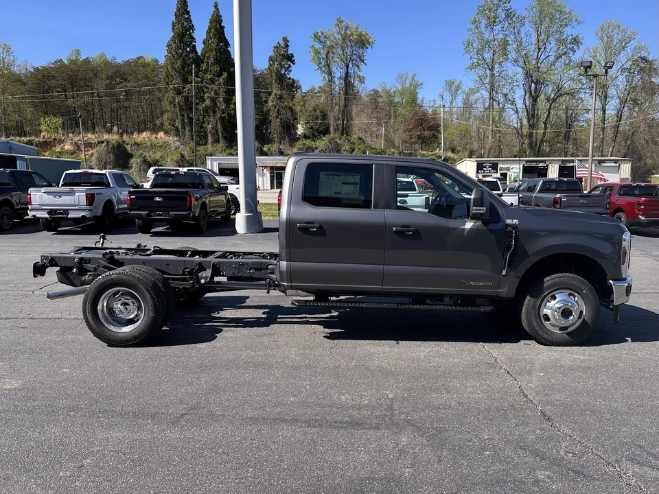 2026 Ford Super Duty 5th Gen - Image 5 of 28