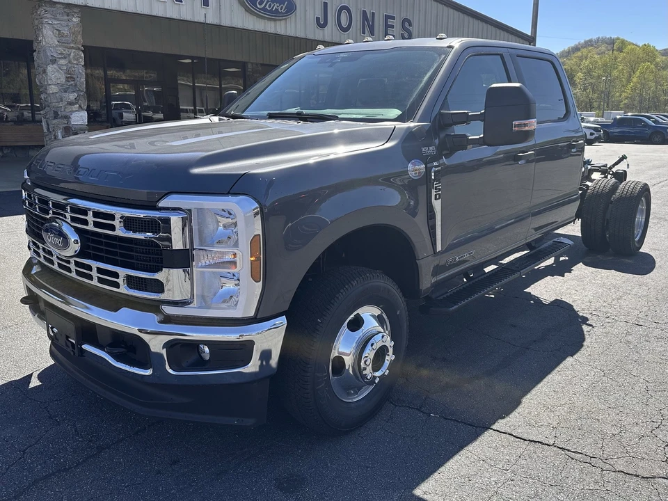 2026 Ford Super Duty 5th Gen - Image 2 of 21