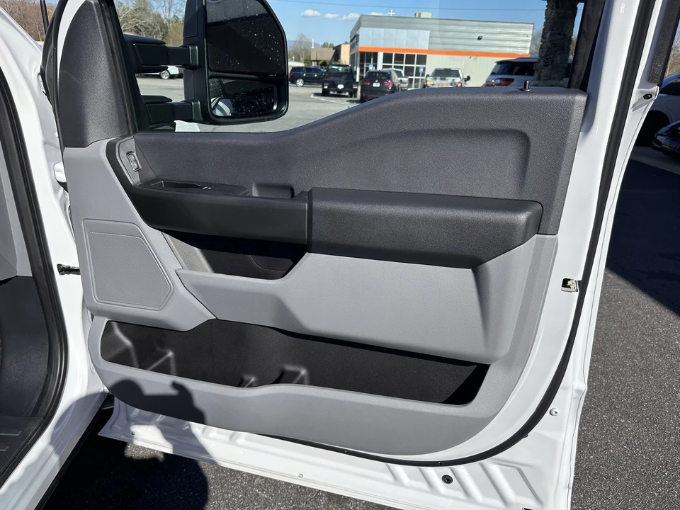 2026 Ford Super Duty 5th Gen - Image 14 of 23