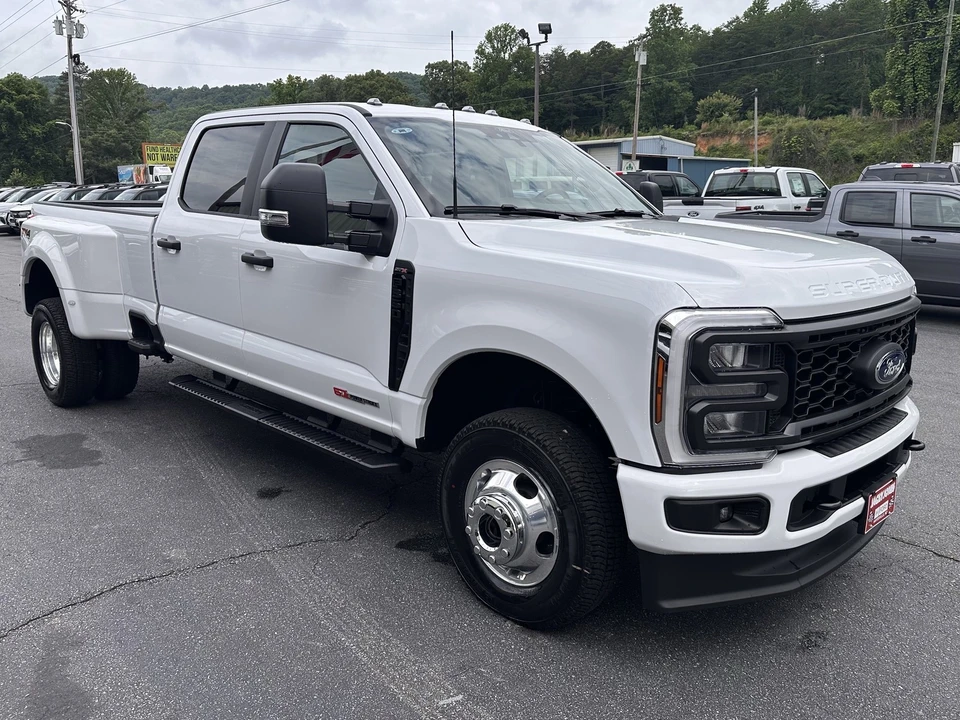 2026 Ford Super Duty 5th Gen - Image 4 of 31