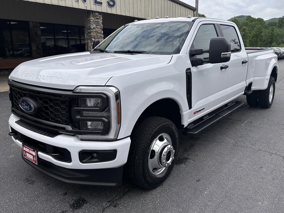 2026 Ford Super Duty 5th Gen - Image 2 of 31