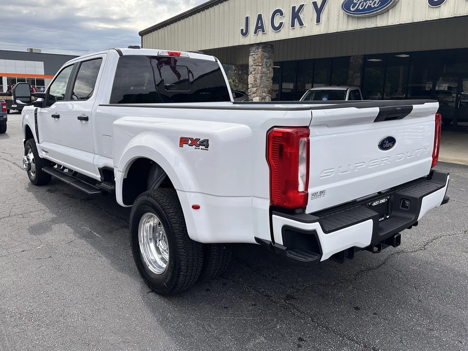 2026 Ford Super Duty 5th Gen - Image 8 of 31