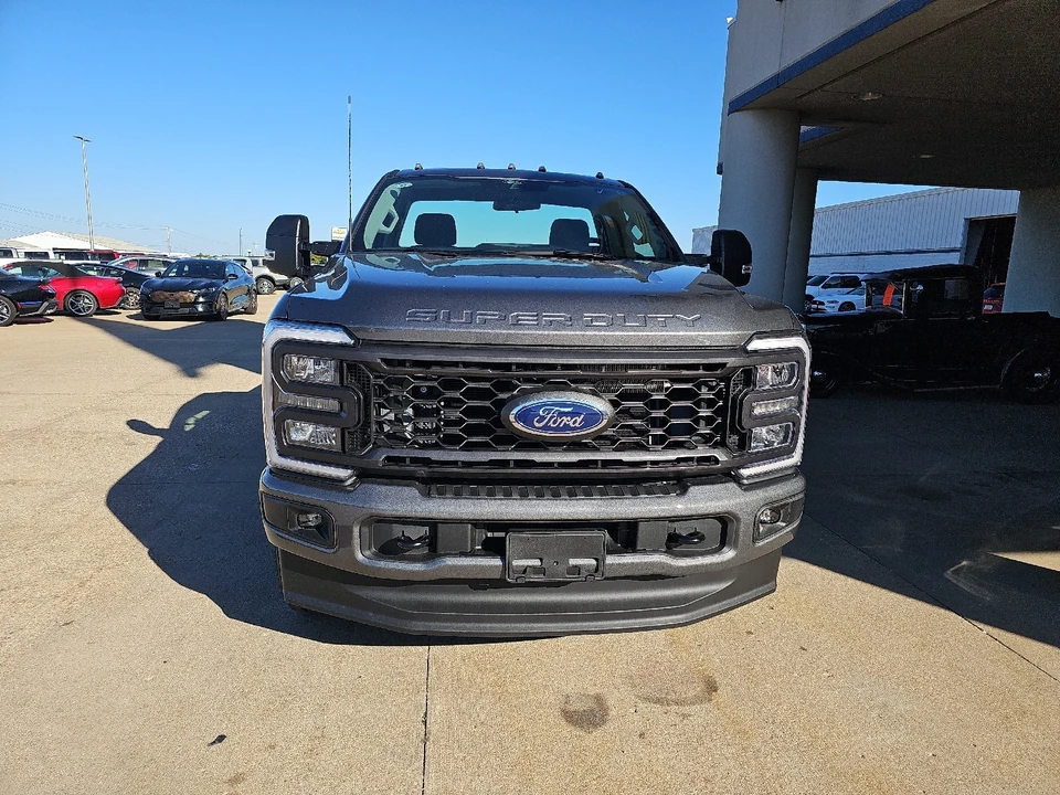 2026 Ford Super Duty 5th Gen - Image 3 of 28
