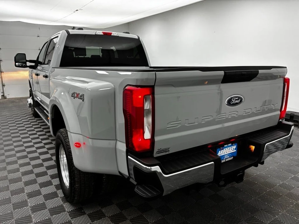 2026 Ford Super Duty 5th Gen - Image 11 of 12